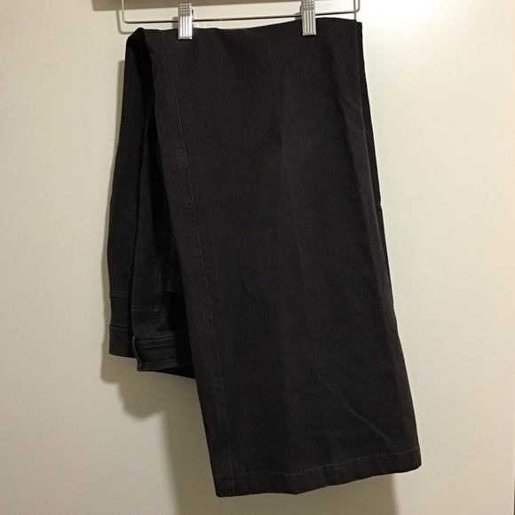 Beautiful Designer St. John Black Pants in Size 14 - Picture 3 of 6